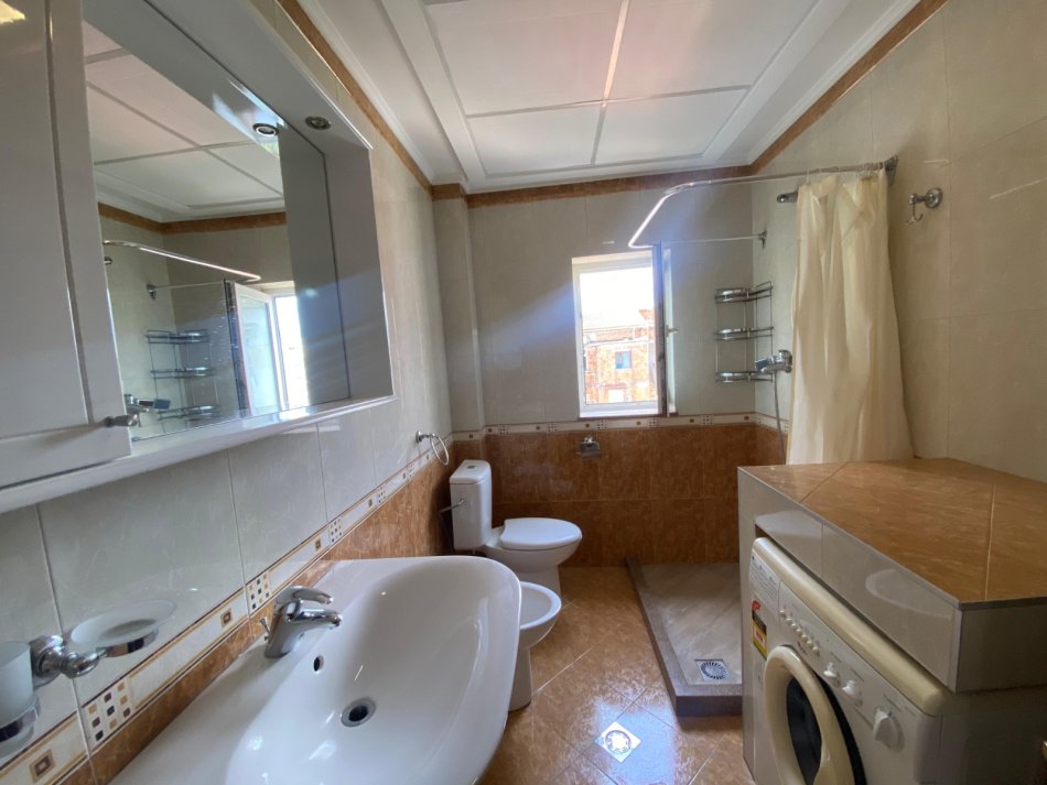Tirane, shitet apartament 2+1 Kati 5, 81 m² 130,000 € (Rruga Qamil Guranjaku)