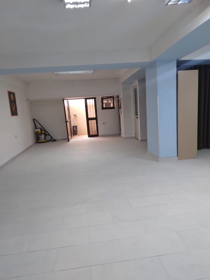 Tirane, jepet me qera magazine Kati -1, 80 m² 450 € (21 Dhjetori)