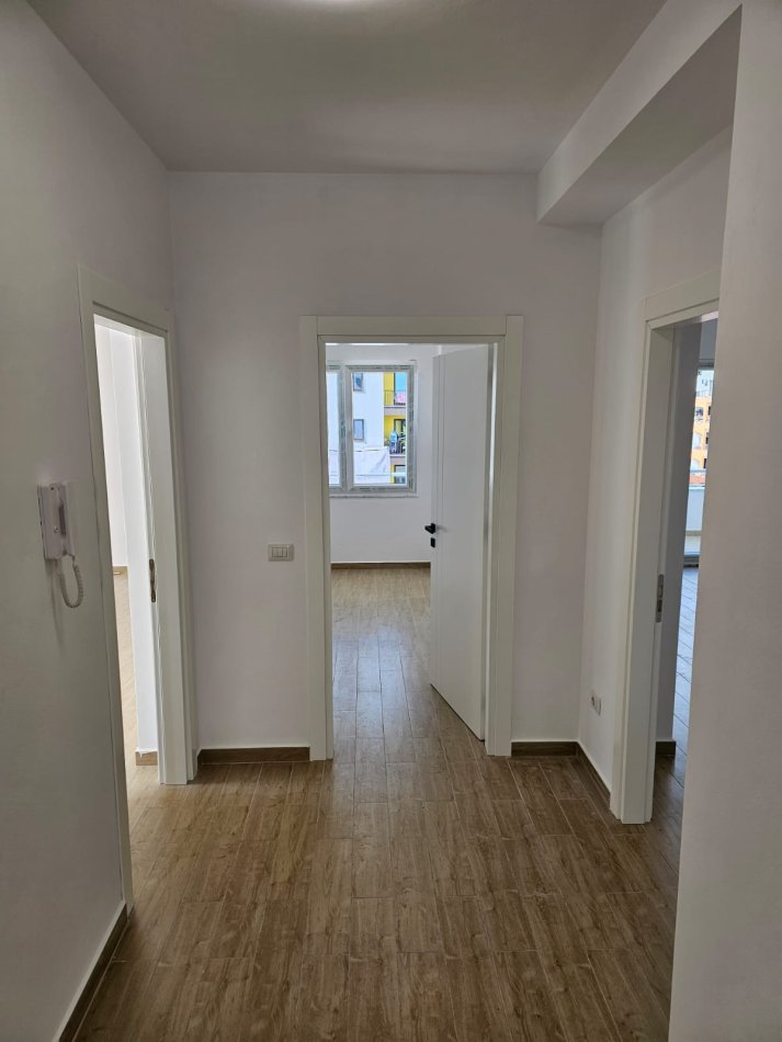 Tirane, shitet apartament 3+1+Ballkon Kati 7, 166 m² (Bulevardi Migjeni Yzberisht)