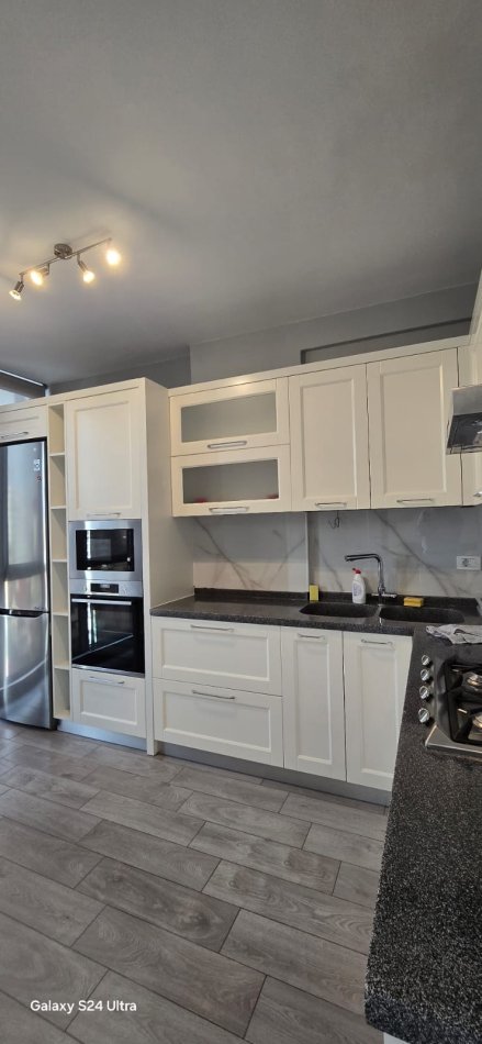 Tirane, jepet me qera apartament 2+1 Kati 7, 93 m² 570 € (Rruga Ndre Mjeda