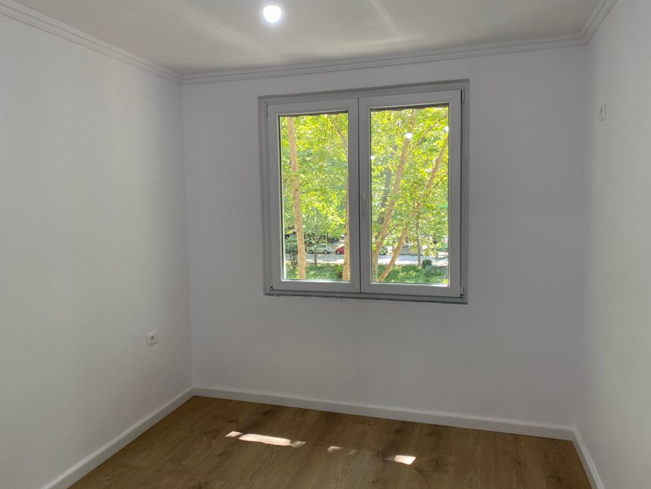 Tirane, shitet apartament 2+1+Ballkon Kati 3, 74 m² 160,000 € (Prane Gjykates)