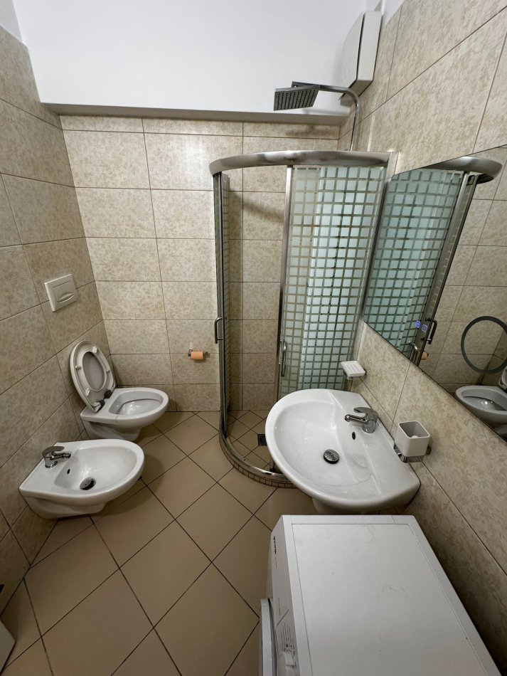 Tirane, jepet me qera apartament 1+1+Ballkon Kati 0, 55 m² 500 € (Zog i Zi)