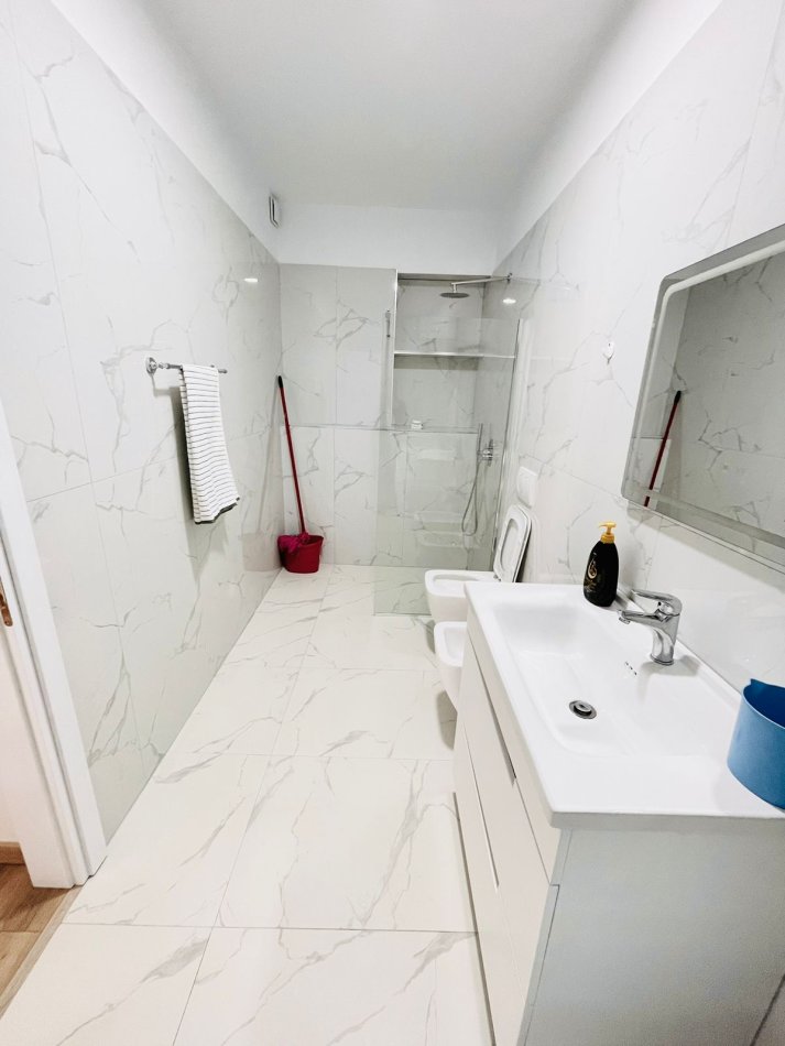 Tirane, jepet me qera apartament 2+1 Kati 0, 75 m² 450 € (Xhamlliku)