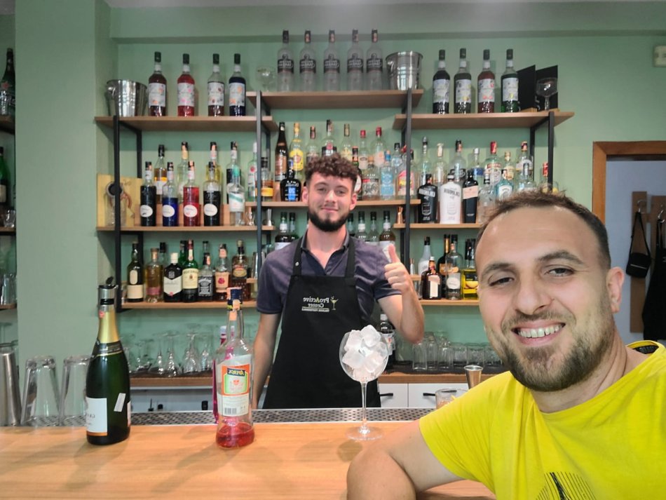 Tirane, ofrojme Kurse te Personalizuara Barman ( Barist ) Kokteile , Kafeteri si dhe Kamarier