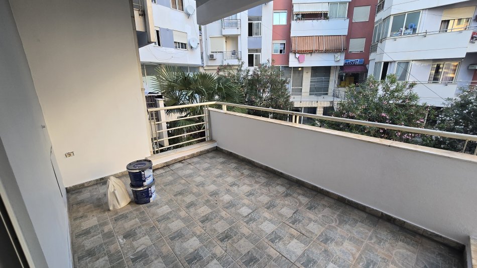 Tirane, jepet me qera apartament 2+1+Ballkon Kati 2, 80 m² 250 € (Fresku) TT 936