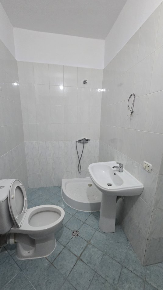 Tirane, jepet me qera apartament 2+1+Ballkon Kati 2, 80 m² 250 € (Fresku) TT 936