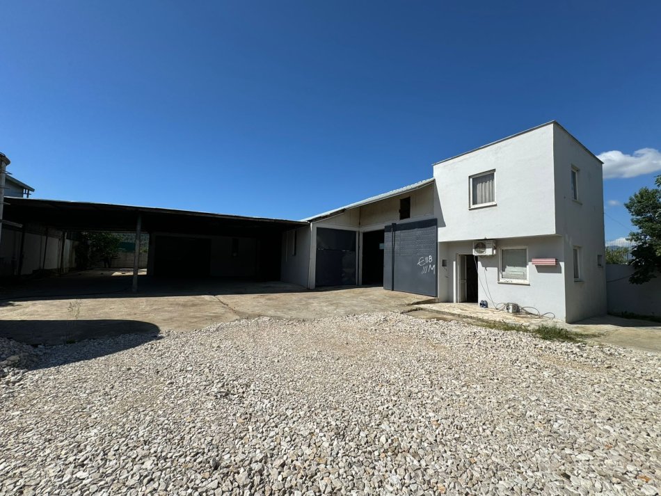 Tirane, jepet me qera magazine Kati 0, 1.000 m² 1.300 € (Prush)