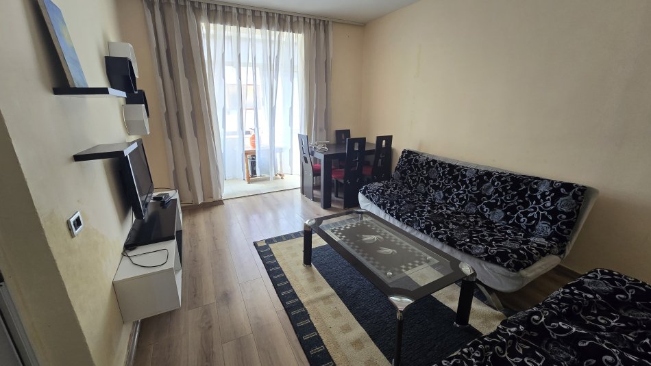 Tirane, jepet me qera apartament 2+1 Kati 4, 75 m² 350 € (Shkolla e Bashkuar)