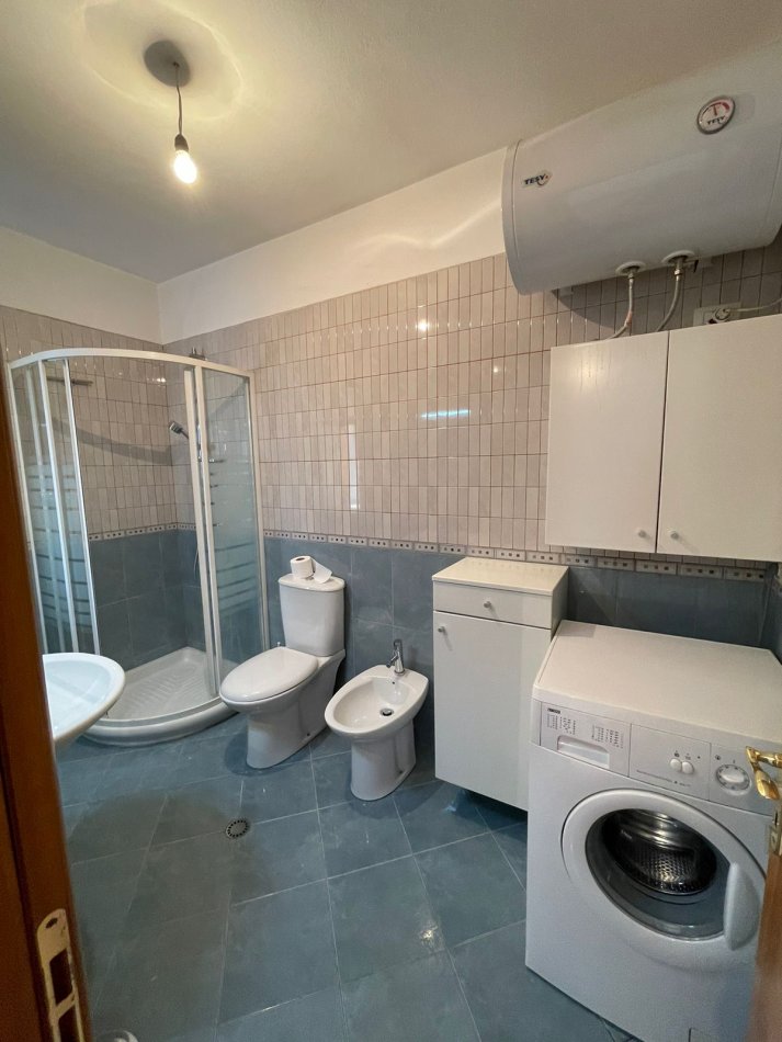 Tirane, jepet me qera apartament 2+1 Kati 3, 100 m² 800 € (Pazari i ri) TT 393