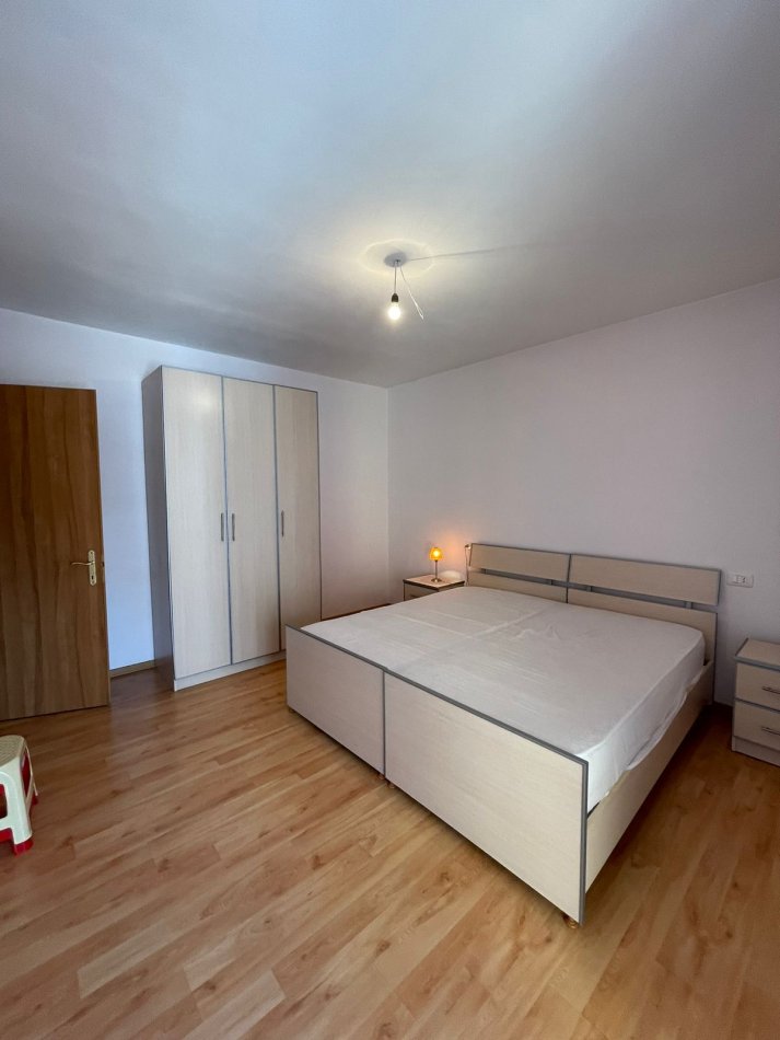 Tirane, jepet me qera apartament 2+1 Kati 3, 100 m² 800 € (Pazari i ri) TT 393