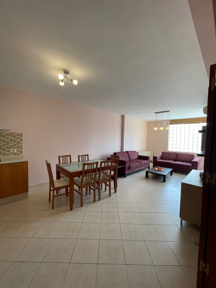 Tirane, jepet me qera apartament 2+1 Kati 3, 100 m² 800 € (Pazari i ri) TT 393