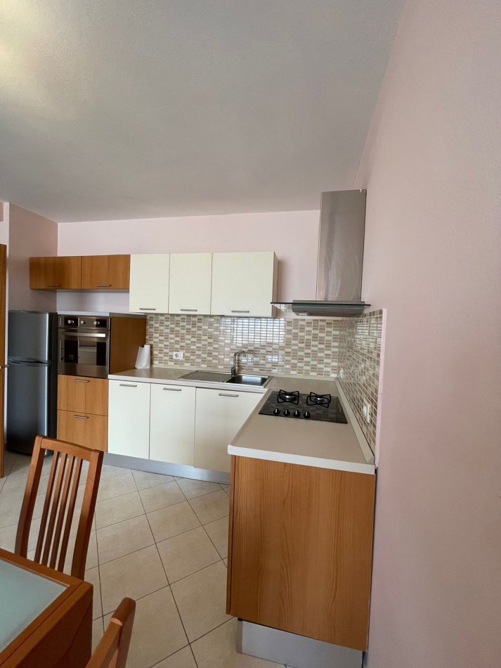 Tirane, jepet me qera apartament 2+1 Kati 3, 100 m² 800 € (Pazari i ri) TT 393