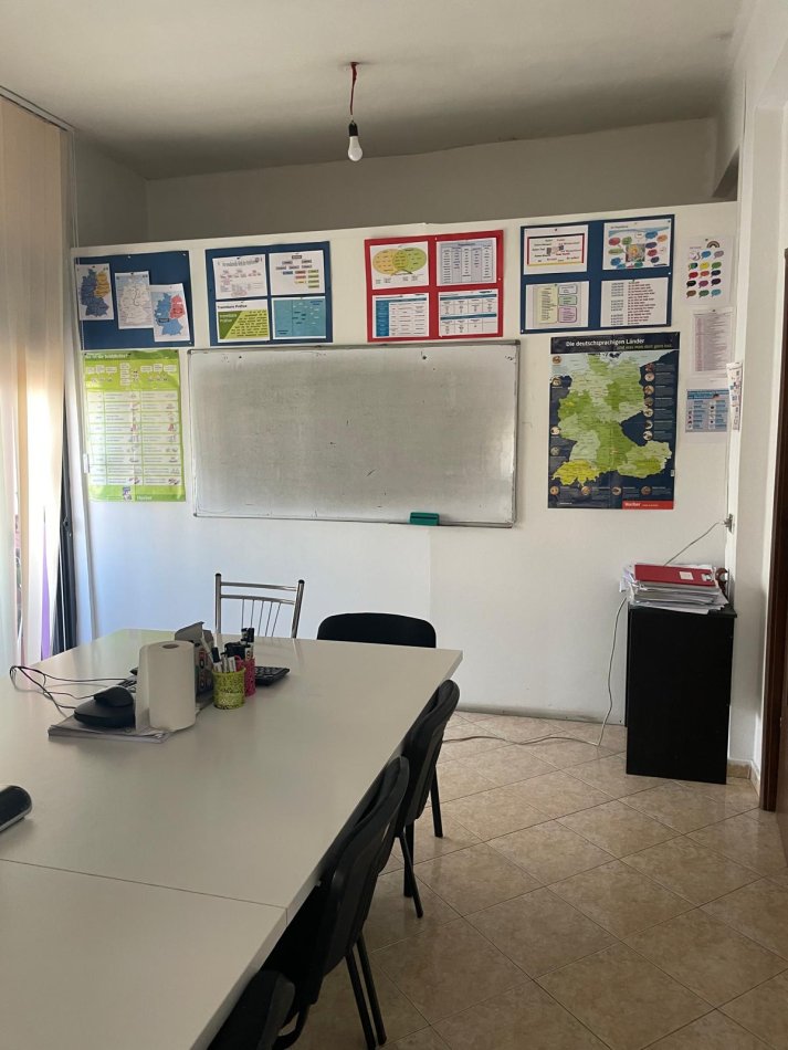Tirane, jepet me qera ambjent biznesi Kati 5, 65 m² 400 € (21 Dhjetori)