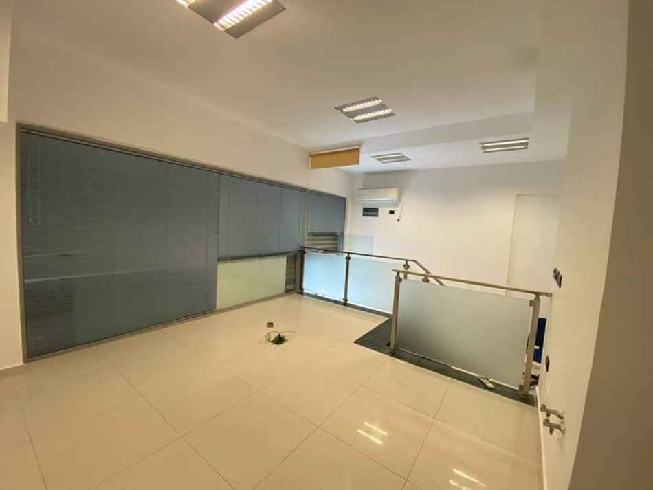 Tirane, jepet me qera ambjent biznesi Kati 0, 42 m² 300 € (Kodra e Diellit)