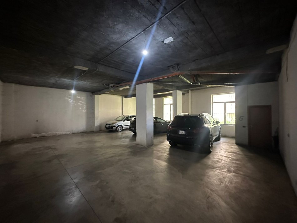 Tirane, jepet me qera ambjent biznesi Kati 0, 330 m² 1.300 € (Kodra e Diellit)