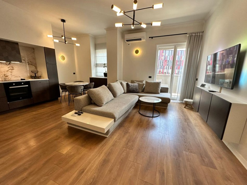 Tirane, jepet me qera apartament 2+1 Kati 4, 120 m² 2.000 € (Prane Coin)