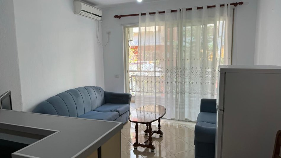Tirane, jepet me qera apartament 1+1+Ballkon Kati 2, 70 m² 300 € (Rruga e Teleferikut, FRESK)