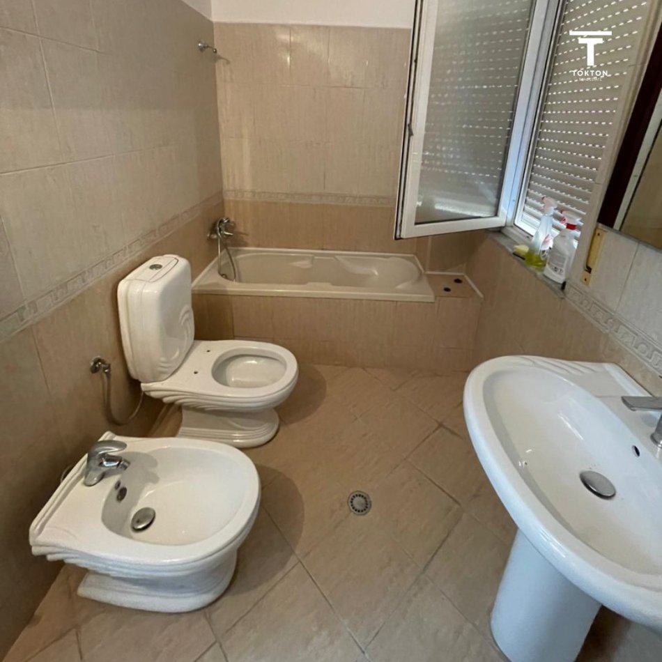 Tirane, jepet me qera 1+1 Kati 3, 72 m² 500 €  Rruga, Muharrem butko .