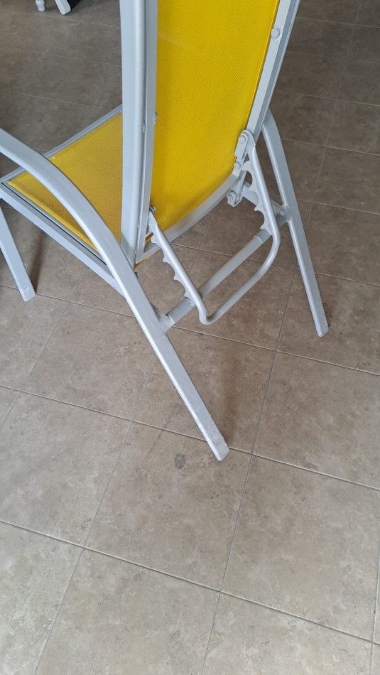 Tirane, shes Shezlonge per plazh 3 cope 30 € copa