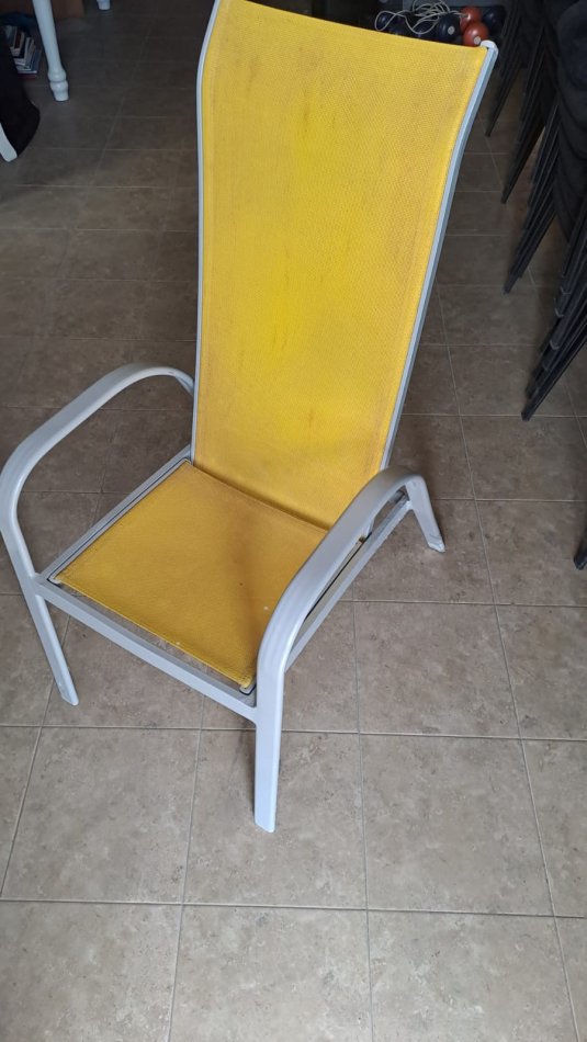 Tirane, shes Shezlonge per plazh 3 cope 30 € copa