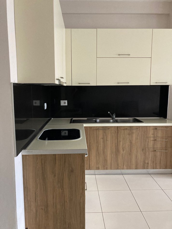 Tirane, jepet me qera 2+1 Kati 1, 130 m² 500 € (Astir)