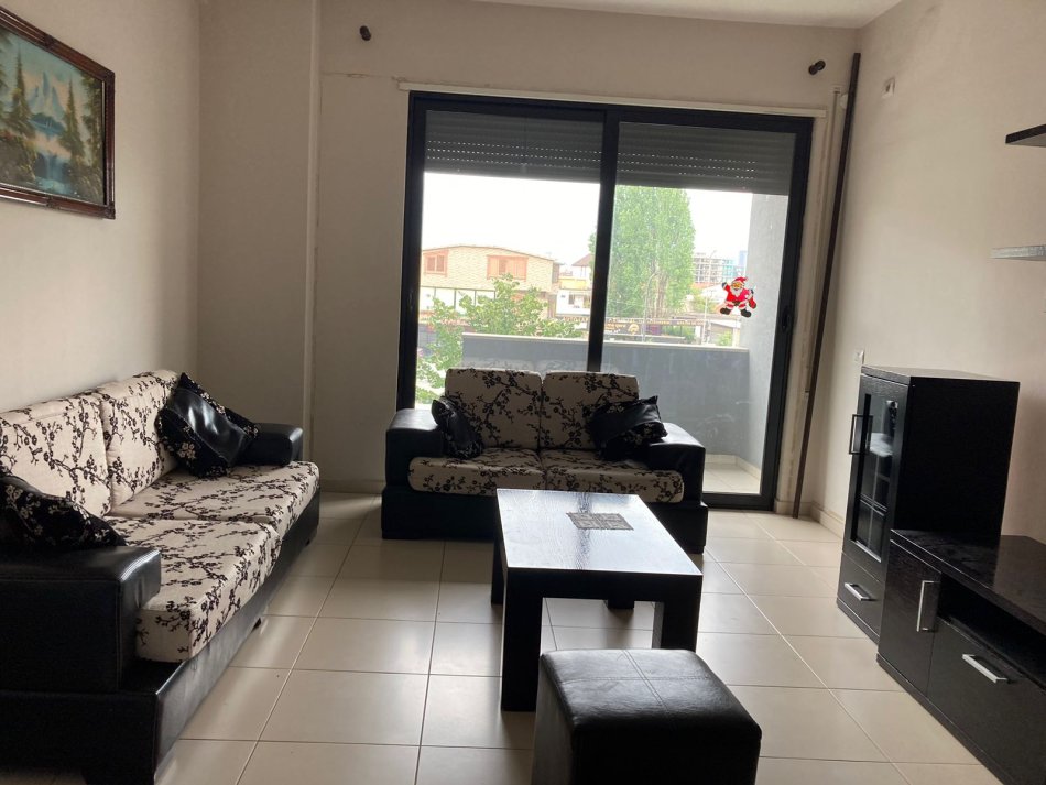 Tirane, jepet me qera 2+1 Kati 1, 130 m² 500 € (Astir)