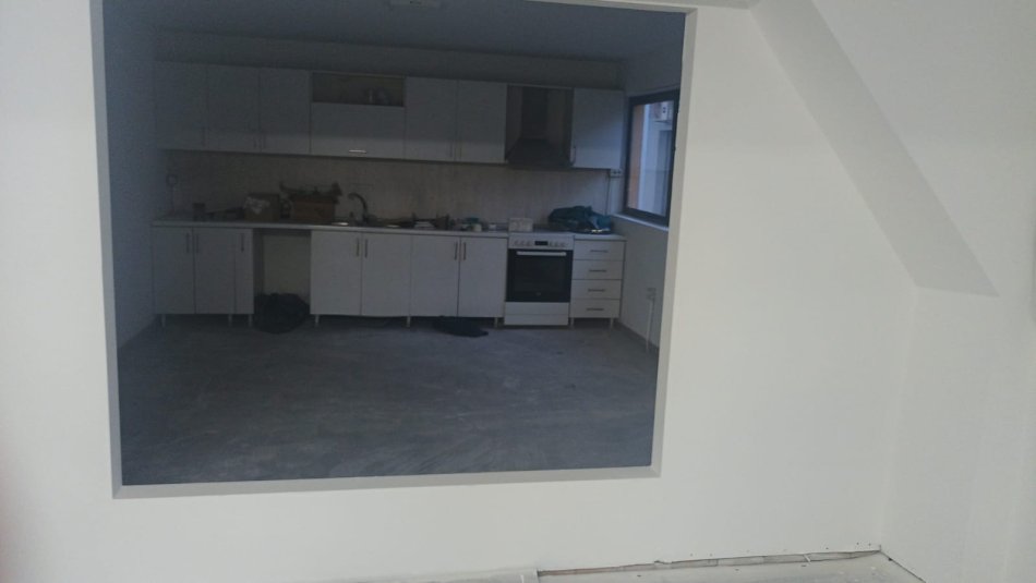 Tirane, jepet me qera magazine Kati 0, 1.400 m² 6.000 € (Autostrada Tr-Dr)