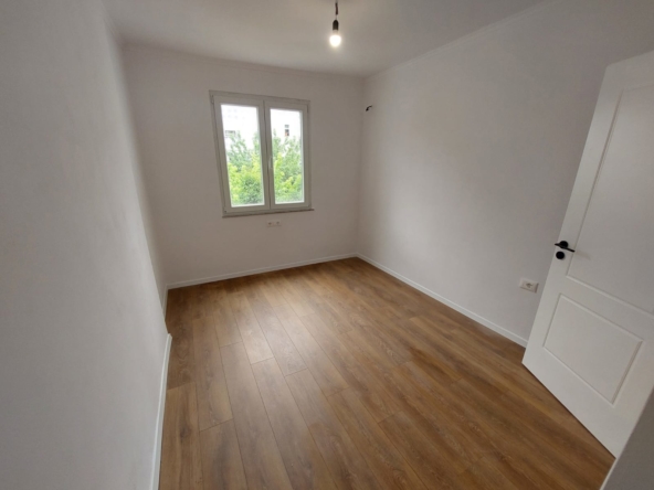 Tirane, shitet apartament 2+1+Ballkon Kati 3, 128.000 € (Unaza)