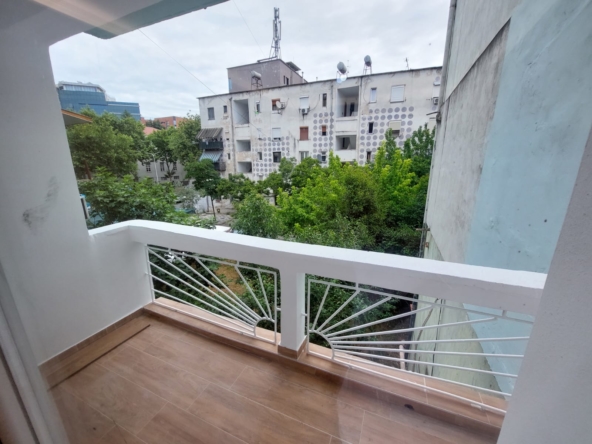 Tirane, shitet apartament 2+1+Ballkon Kati 3, 128.000 € (Unaza)