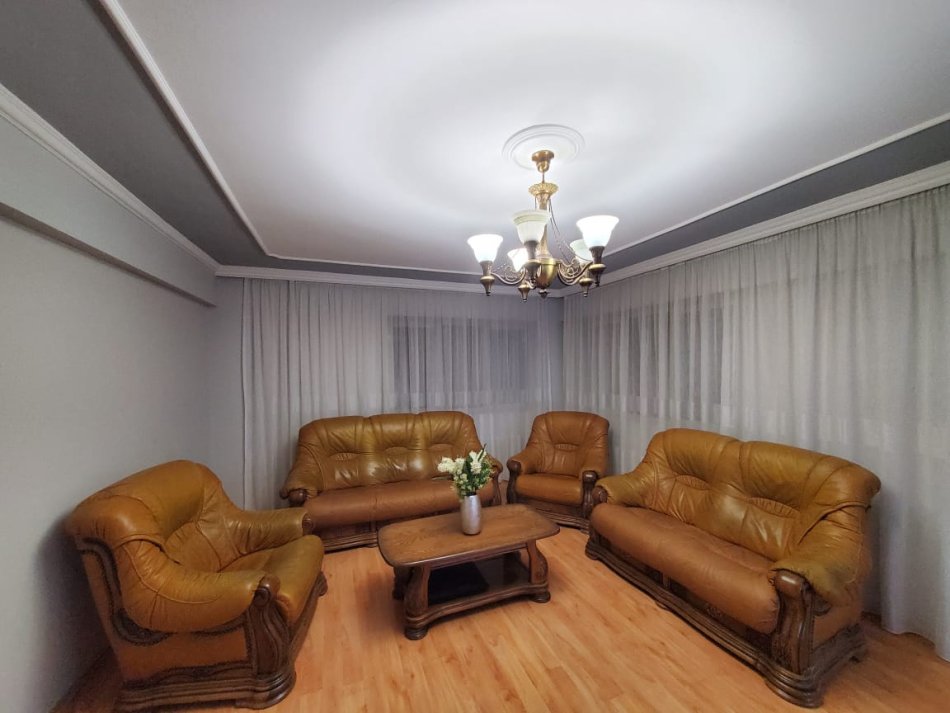 Tirane, jepet me qera apartament 3+1+Ballkon Kati 2, 150 m² 750 € (xhanfize keko)