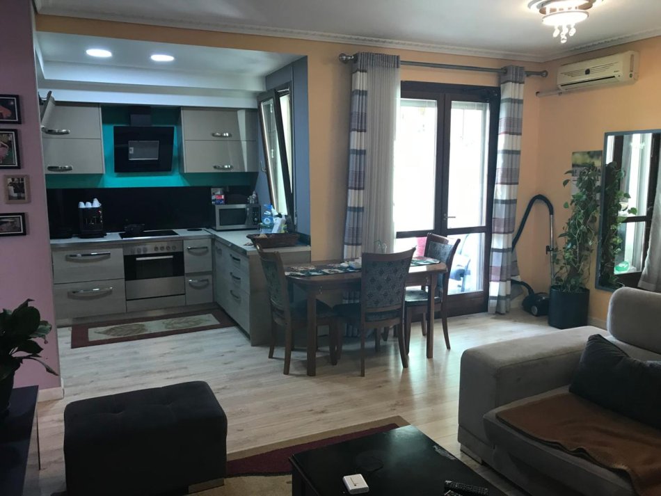 Tirane, shitet apartament 2+1+Ballkon Kati 3, 104 m² 158.000 € (Rruga Pinari)