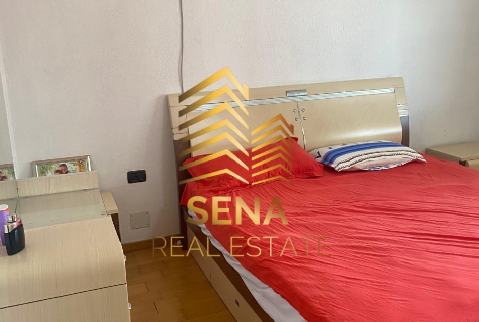Tirane, jepet me qera apartament 2+1+Ballkon Kati 3, 130 m² 375 € (Rruga Dashamir Fagu)