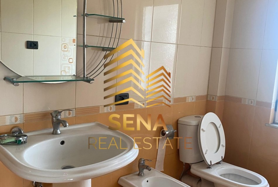 Tirane, jepet me qera apartament 2+1+Ballkon Kati 3, 130 m² 375 € (Rruga Dashamir Fagu)