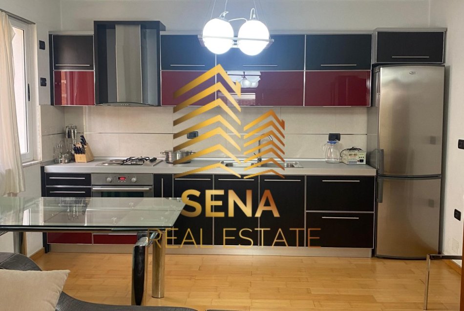 Tirane, jepet me qera apartament 2+1+Ballkon Kati 3, 130 m² 375 € (Rruga Dashamir Fagu)