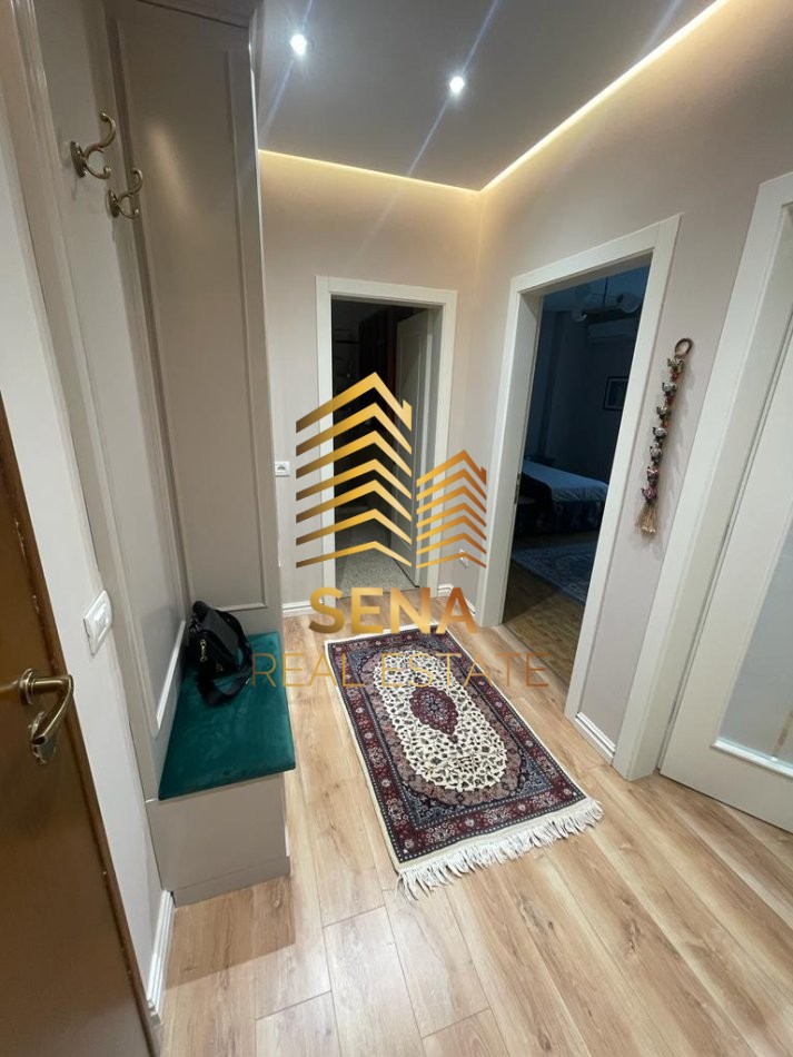 Tirane, jepet me qera apartament 1+1+Ballkon Kati 9, 70 m² 800 € (Rruga Petro Nini Luarasi)