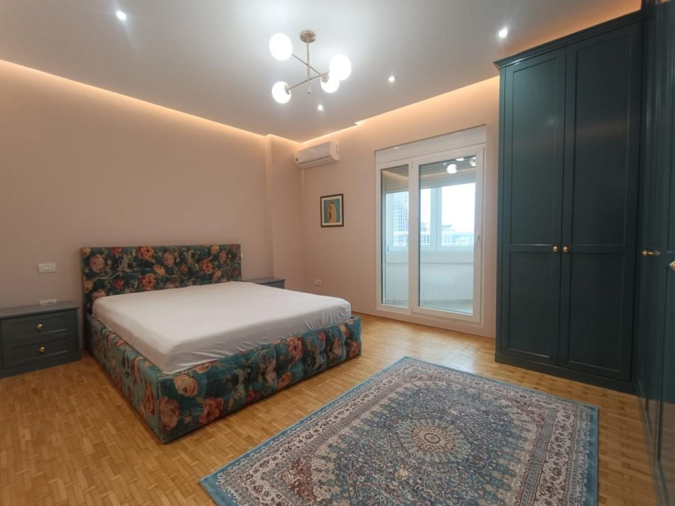 Tirane, jap me qera apartament 1+1+Ballkon Kati 9, 70 m² 800 € (Petro Nini Luarasi, Tirane)