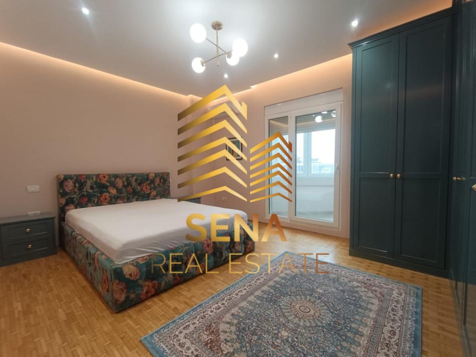 Tirane, jepet me qera apartament 1+1+Ballkon Kati 9, 70 m² 800 € (Rruga Petro Nini Luarasi)