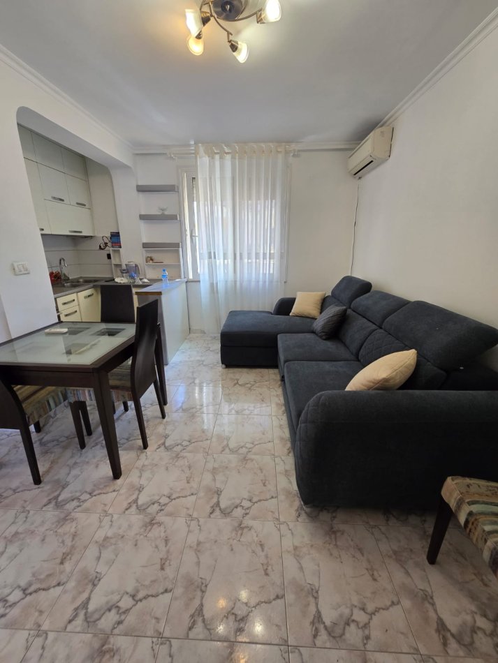 Tirane, shitet apartament 1+1 Kati 3, 50 m² 88.000 € (rruga hoxha tahsim)