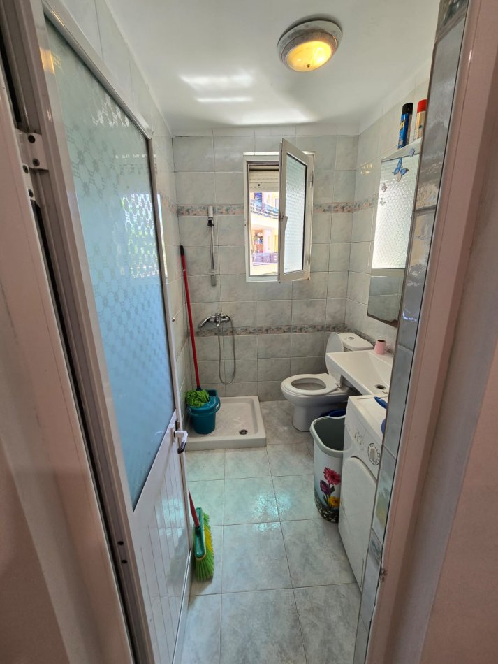 Tirane, shitet apartament 1+1 Kati 3, 50 m² 88.000 € (rruga hoxha tahsim)