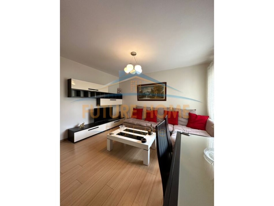 Tirane, jepet me qera 2+1+Ballkon Kati 2, 75 m² 650 € (Stadiumi Dinamo)