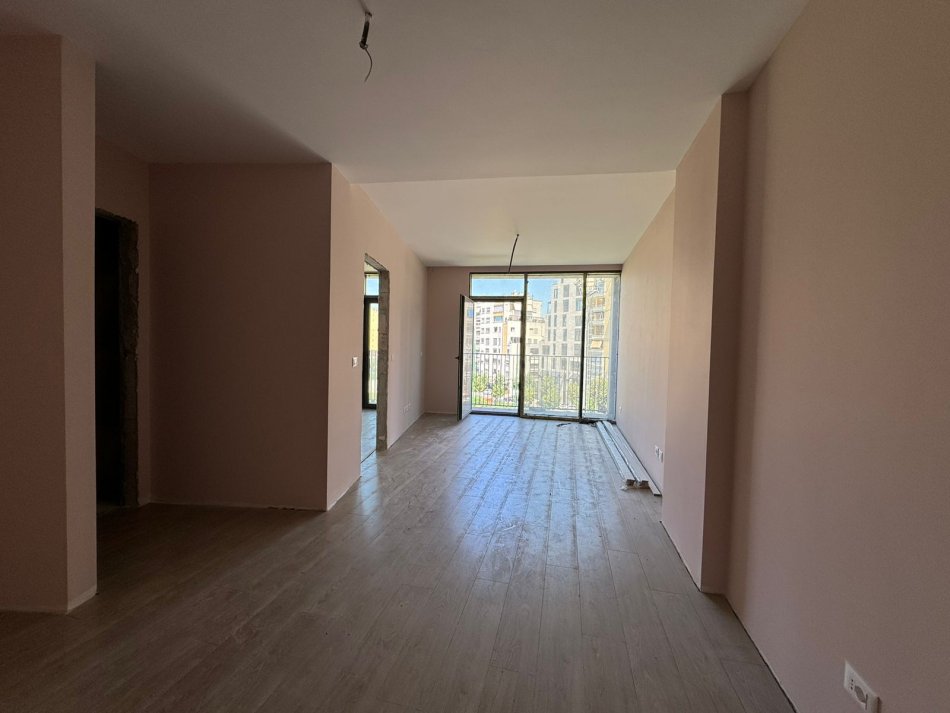 Tirane, jepet me qera 1+1 Kati 3, 65 m² 750 € (liqeni artificial)