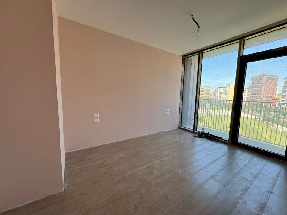 Tirane, jepet me qera 1+1 Kati 3, 65 m² 750 € (liqeni artificial)