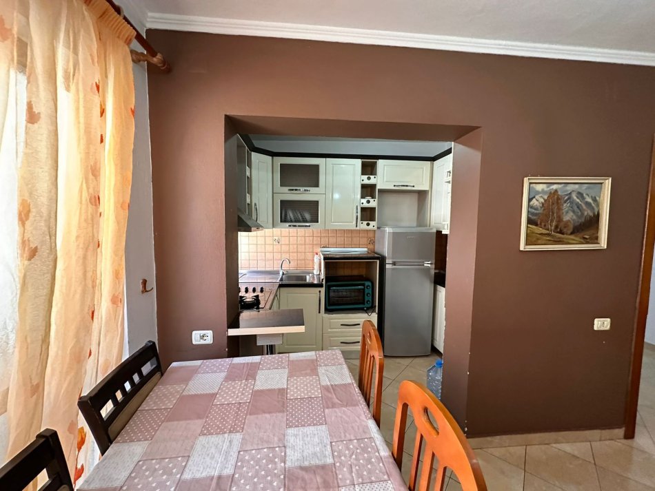 Tirane, Apartament me qira 2+1 Kati 4, 79 m² 400 € (Bulevardi Zhan D`ark)