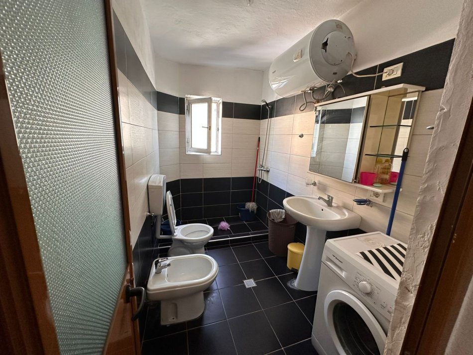 Tirane, Apartament me qira 2+1 Kati 4, 79 m² 400 € (Bulevardi Zhan D`ark)