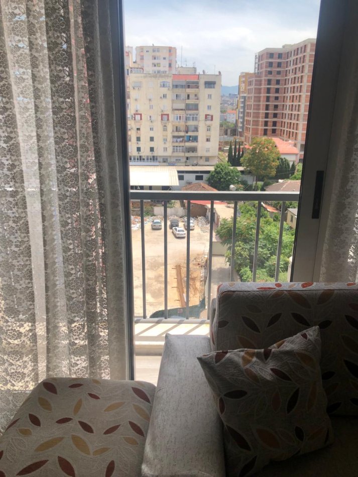 Tirane, jepet me qera apartament 2+1+Ballkon Kati 6, 85 m² 400 €