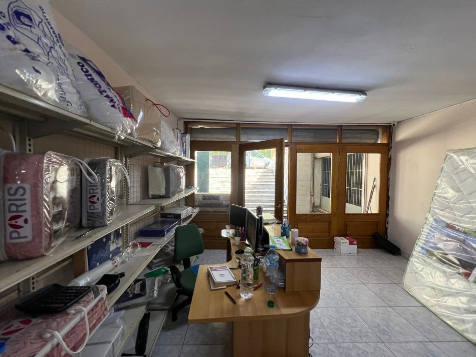Tirane, shitet ambjent biznesi Kati -1, 98 m² 100.000 € (Dritan Hoxha)