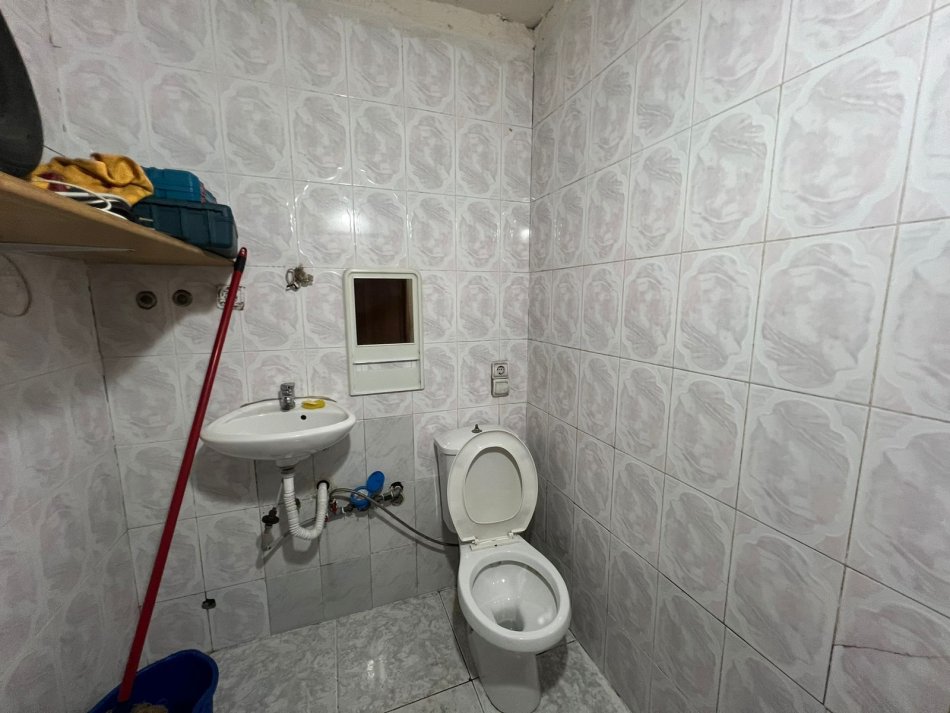Tirane, shitet ambjent biznesi Kati -1, 98 m² 100.000 € (Dritan Hoxha)