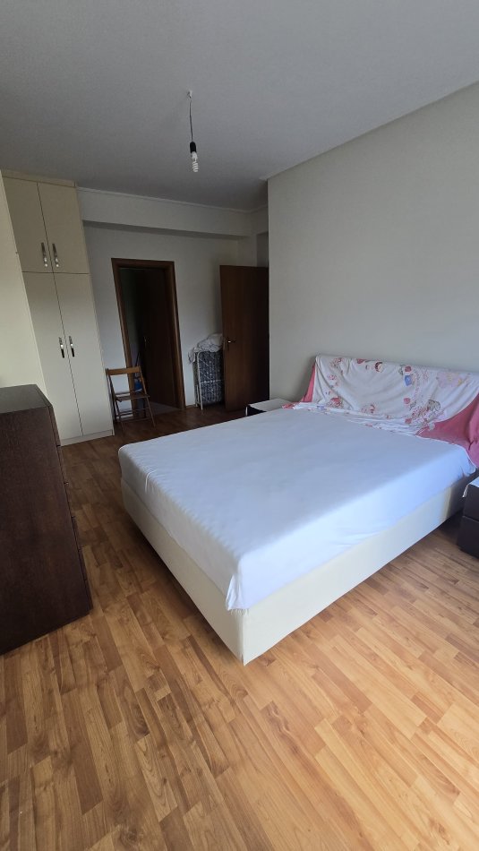 Tirane, jepet me qera apartament 2+1 Kati 5, 95 m² 400 € (Fresku)