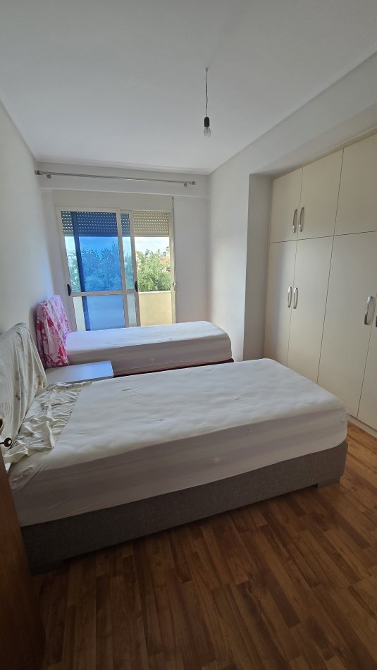 Tirane, jepet me qera apartament 2+1 Kati 5, 95 m² 400 € (Fresku)
