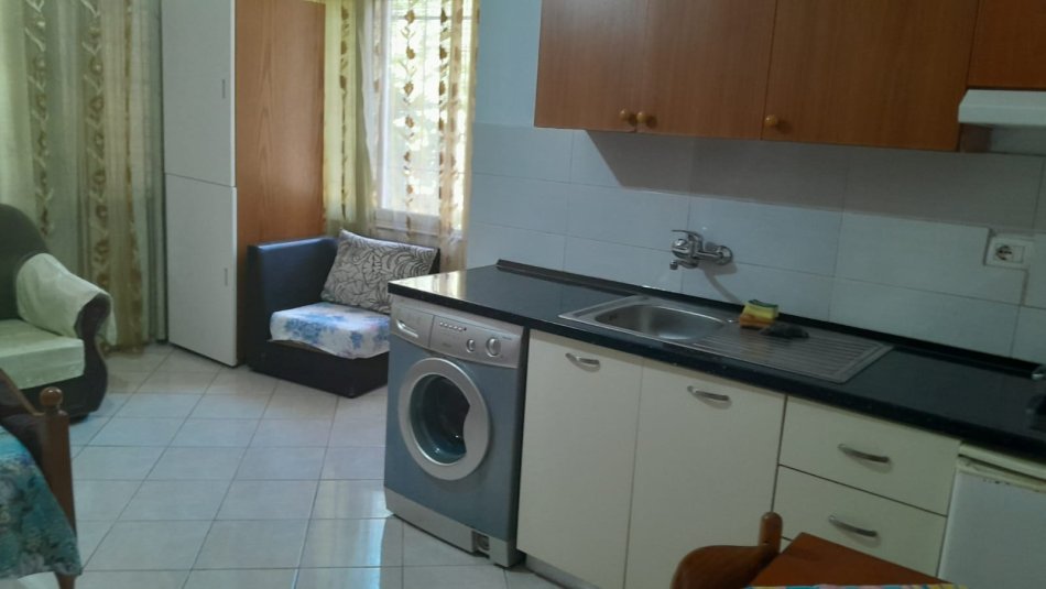 Tirane, Garsoniere me qira 30 m² 198 € (Fuat Toptani)